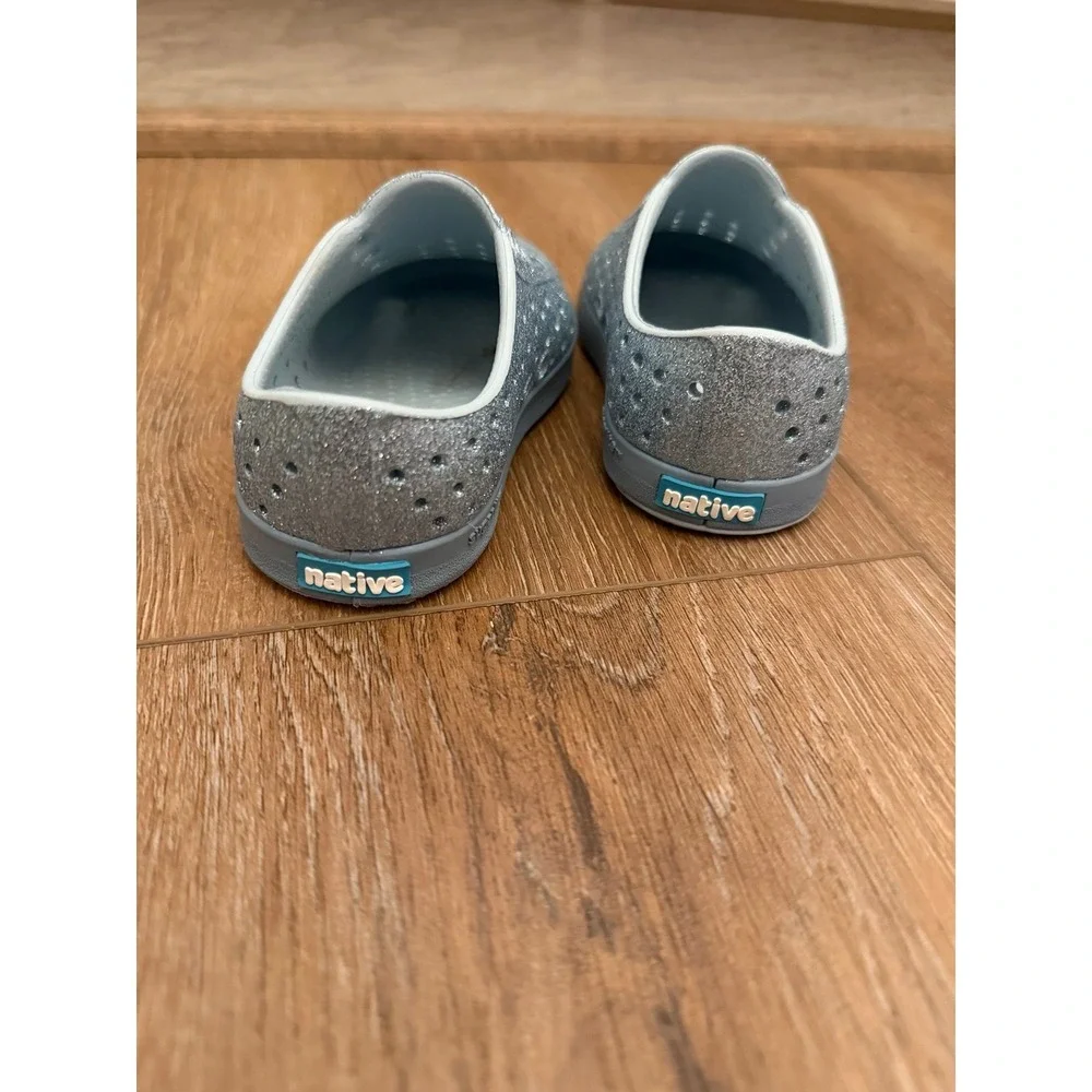 Native Jefferson Sparkly Powder Blue Sz 5